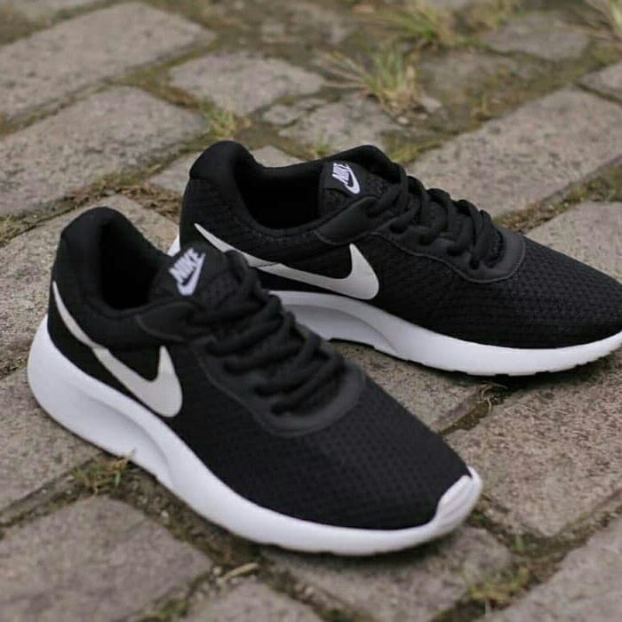 C3-SEPATU SPORT NIKE TANJUN MERK NIKE PER UNIT 3