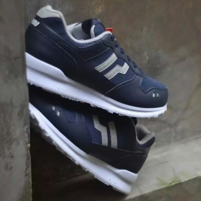 C6-- SEPATU RUNNING PIERO JOGGER INSIGNIA P20592 MERK - PER UNIT