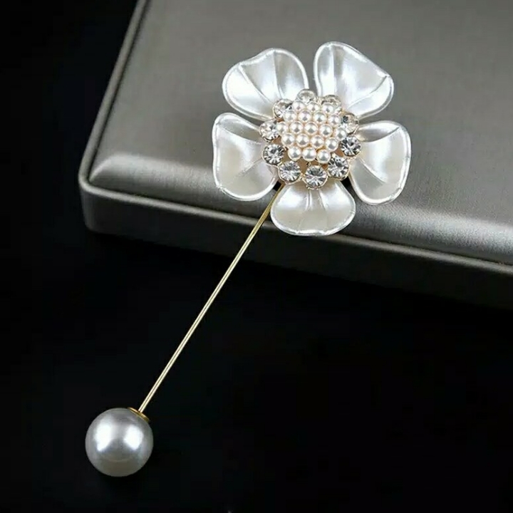 CH Pearl Brooch  2