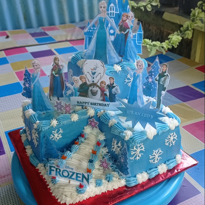 Cake Ultah Frozen 2