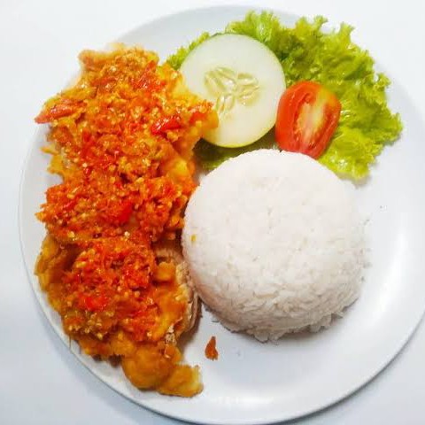 Chicken Geprek Dada Pakai Nasi