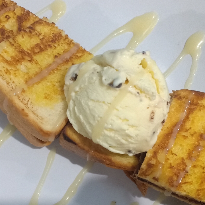 Choco With Ice Cream Toast