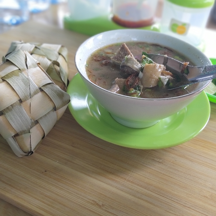 Coto Makassar Lidah Sapi Full Plus Ketupat