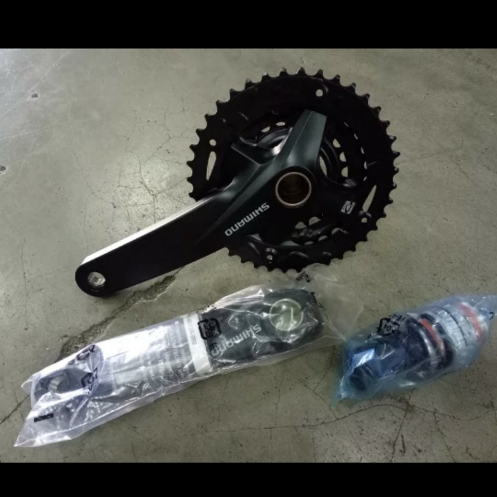 Crankset Altus Hollowtech 2