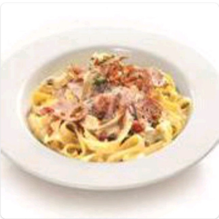 Creamy Chicken Clasic Fettuccine