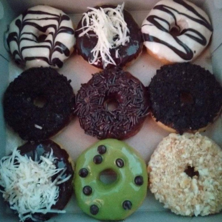 DONAT KENTANG ANEKA TOPING