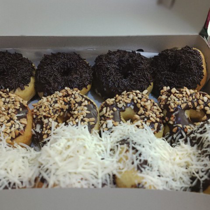 DONAT MIX ISI 8 BIJI