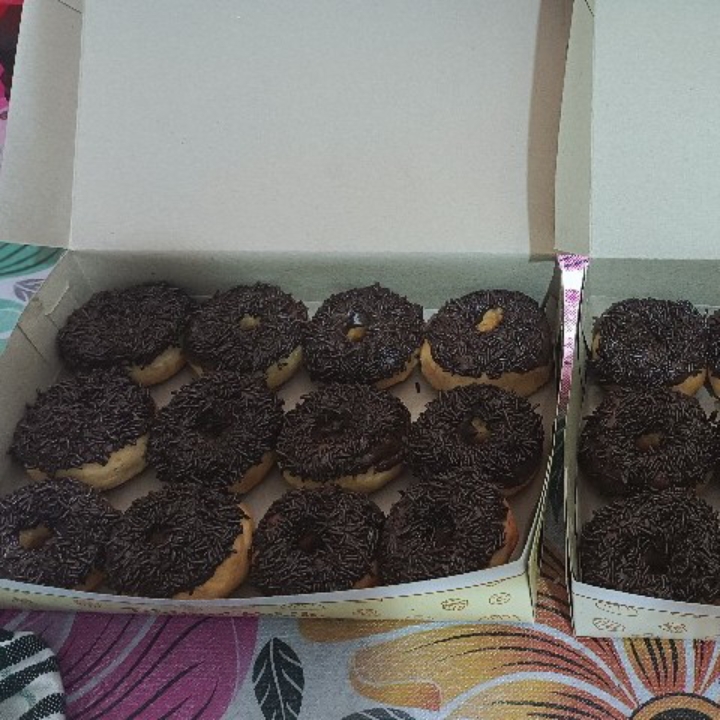 DONAT SERES COKLAT ISI 12 BIJI