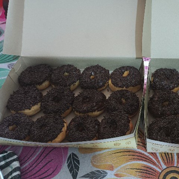 DONAT SERES COKLAT ISI 8 BIJI