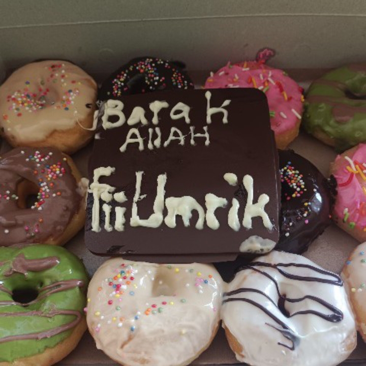 DONAT ULTAH 