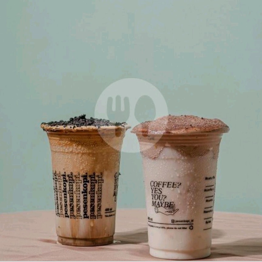 Dalgona Coffee With Topping Oreo