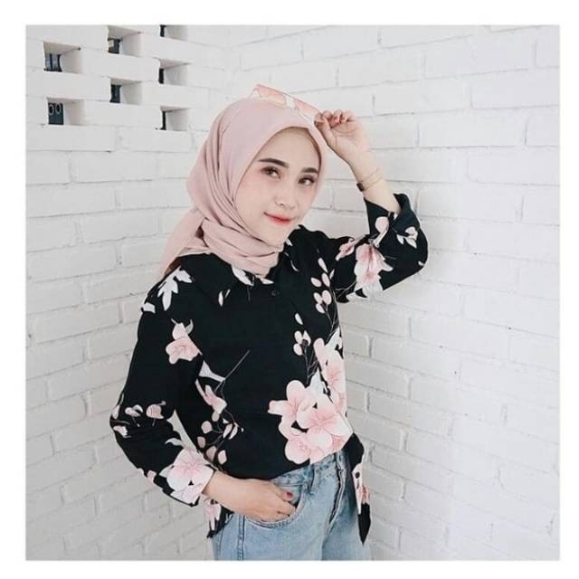 Delova blouse hitam 