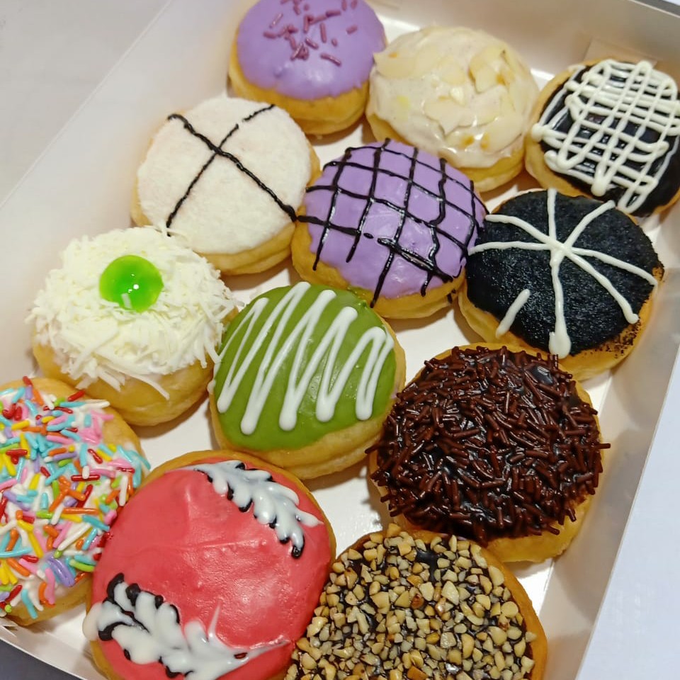 Donat Box Isi 12