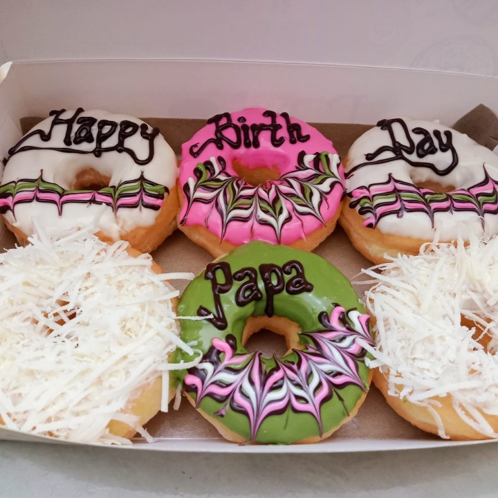 Snack Donat Isi 6 Request Tulisan Toping Menyesuaikan