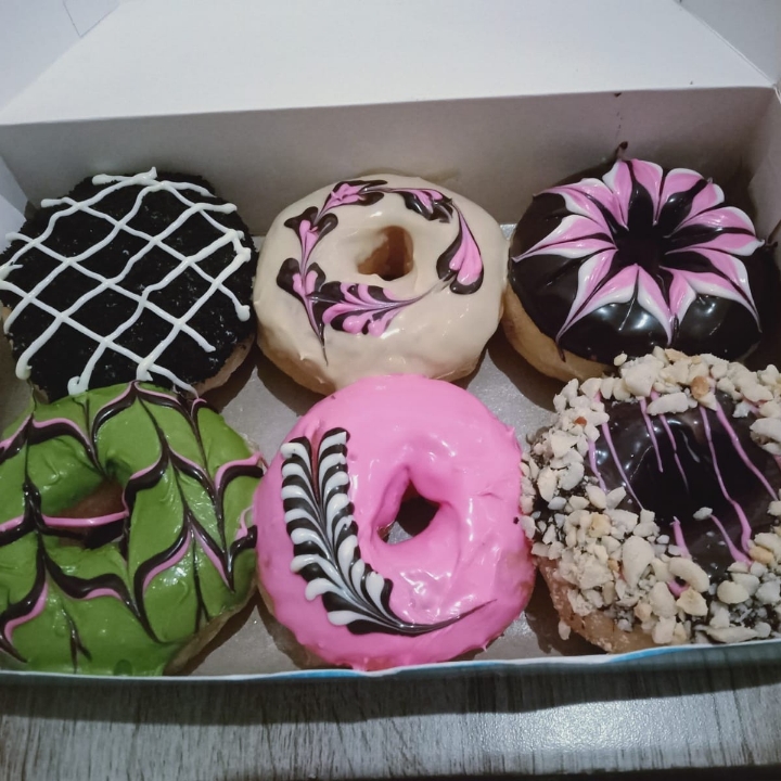 Snack Donat Isi 6 Toping Campur Kotak Biasa