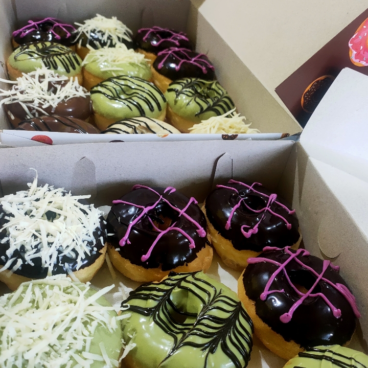 Donat kentang Campur Toping