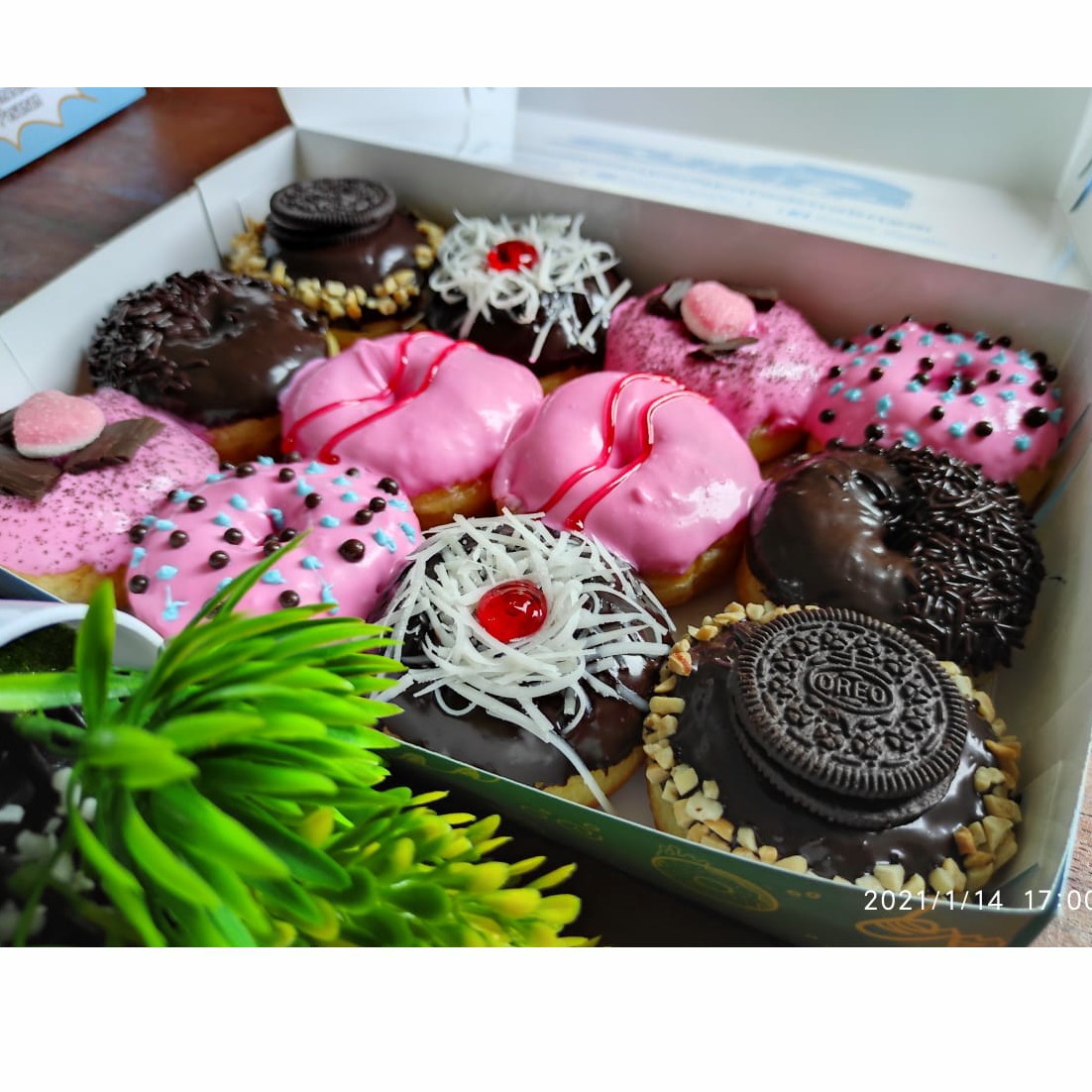 Donuts Ekstra Toping Isi 12