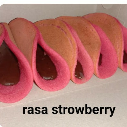 Dorayaki Lipat Rasa Strawbery