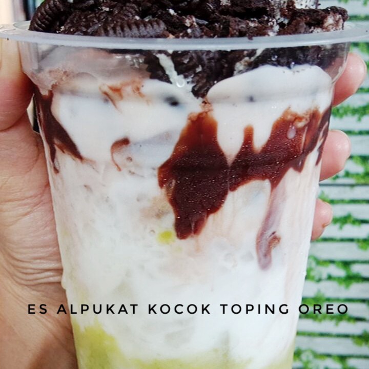 Es Alpukat kocok Toping Oreo