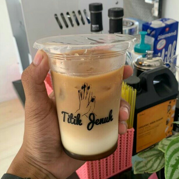 Es Kopi Susu Titik Jenuh