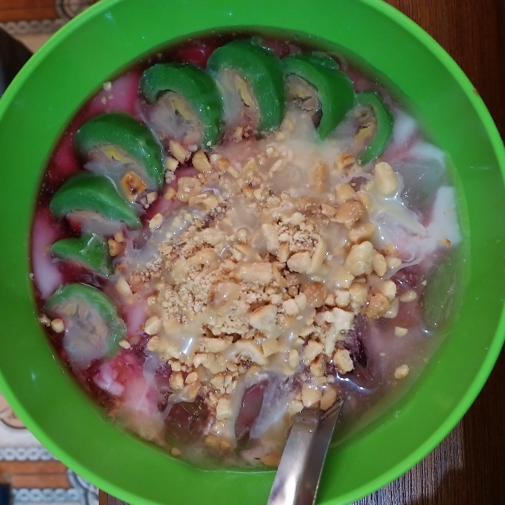 Es Pisang Ijo Toping Kacang