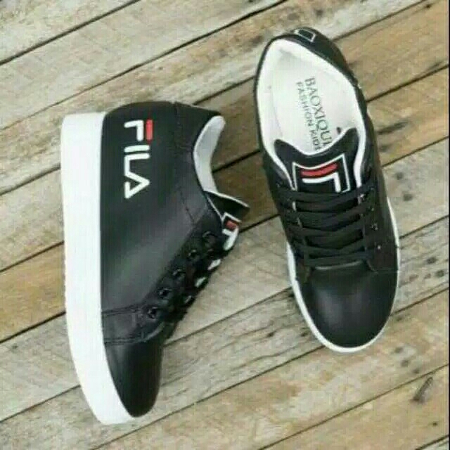 FB 01 Sepatu Sneakers 2