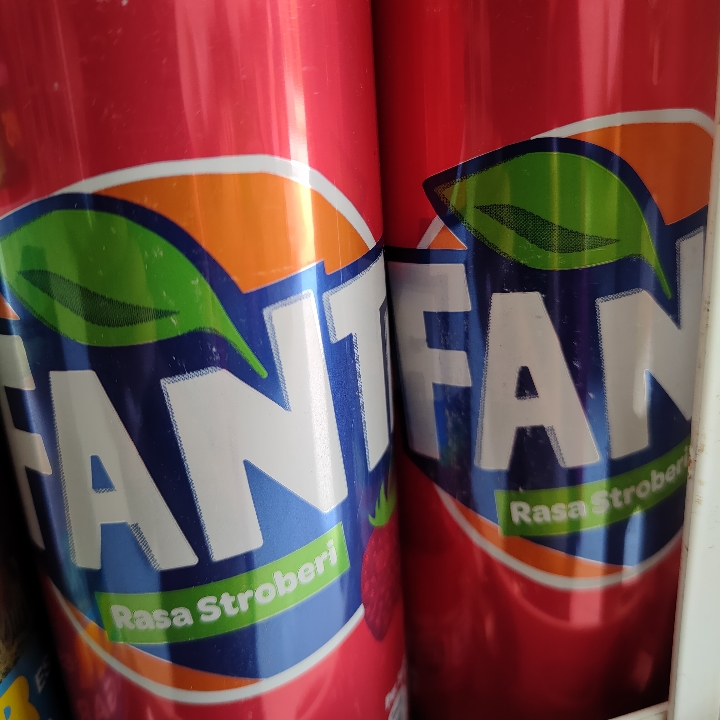 Fanta Kaleng 