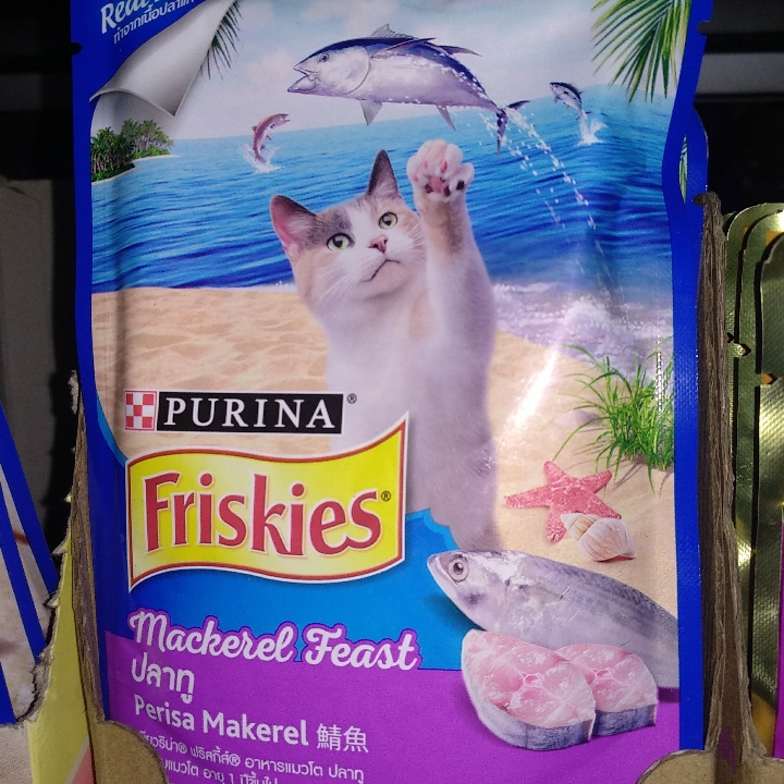 Friskies Pouch Mackerel Feast