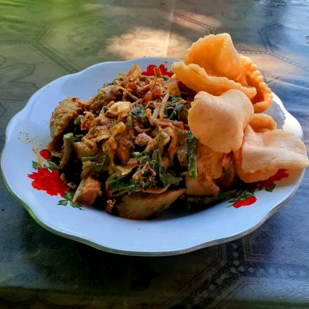 Gado Gado Biasa Plus Lontong