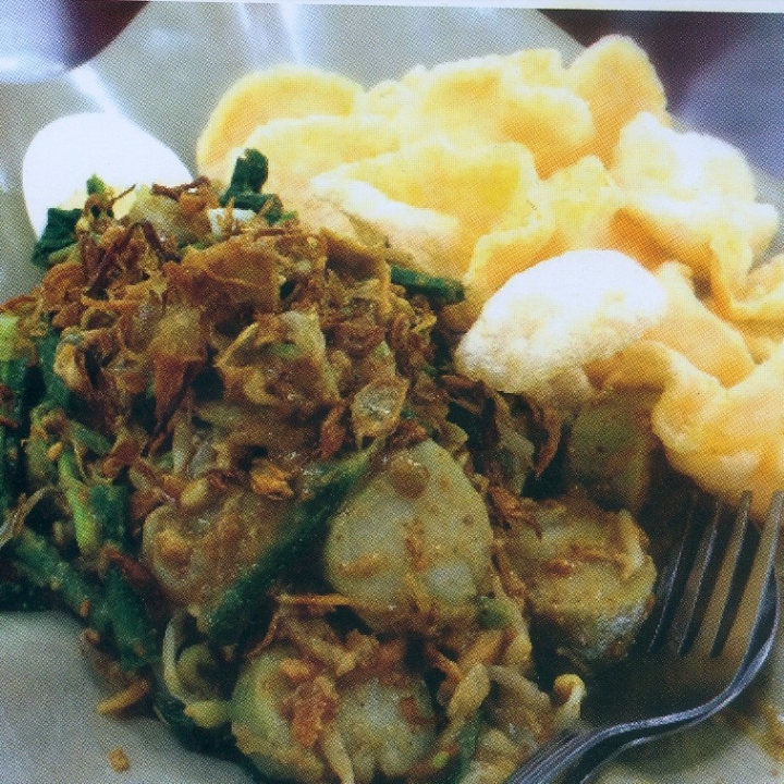 Gado Gado Pakai Lontong