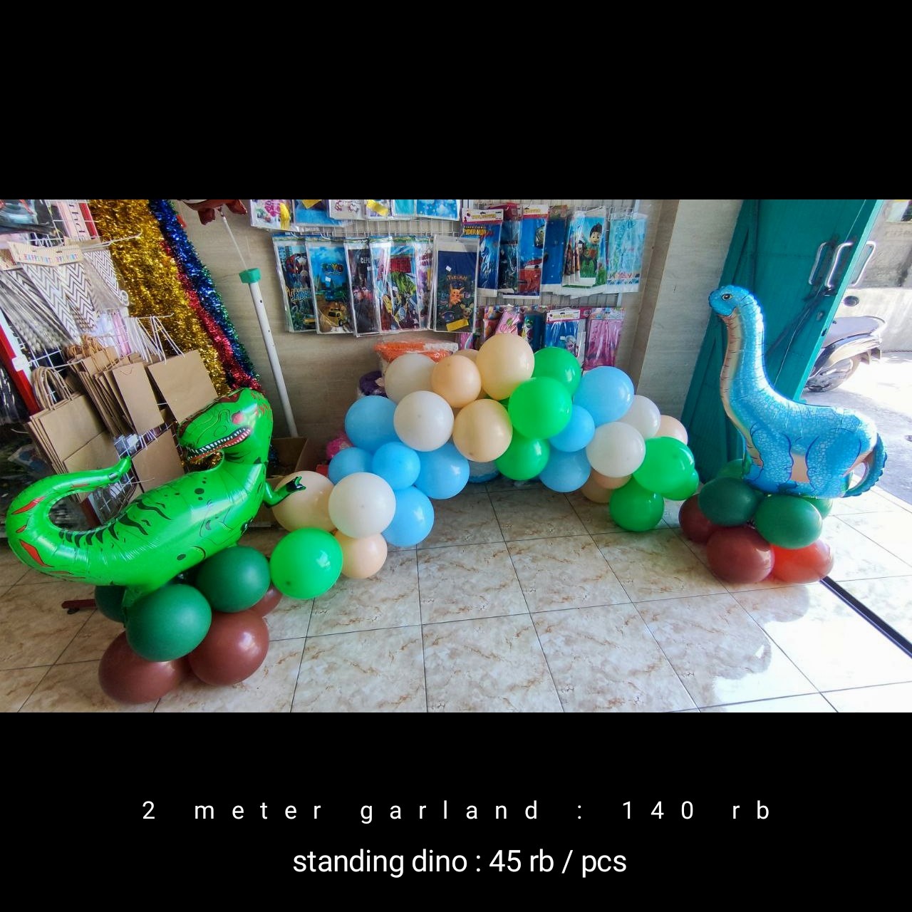 Garland 2 Meter  Dan 2 Standing Dinosaurus