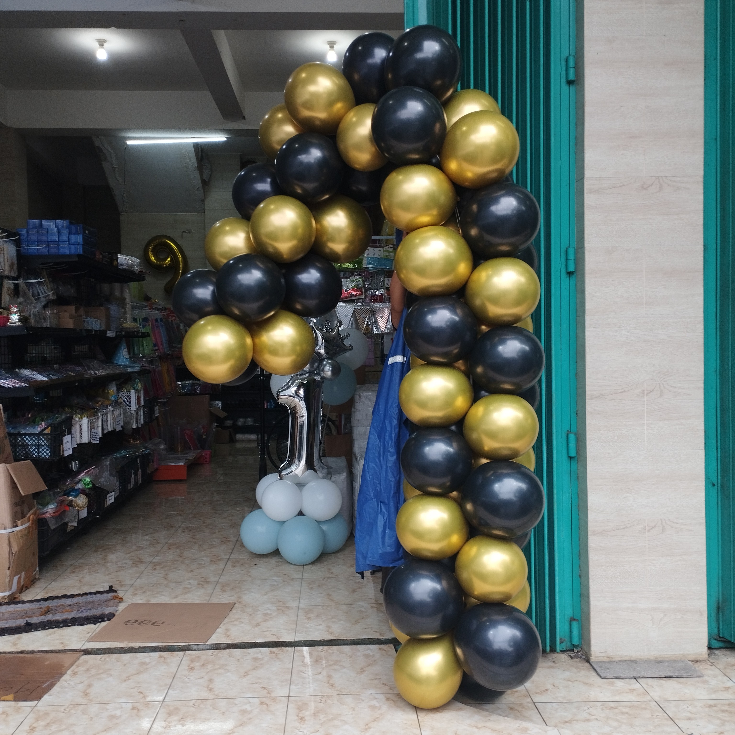 Garland 2 Meter Hitam Gold Chrome