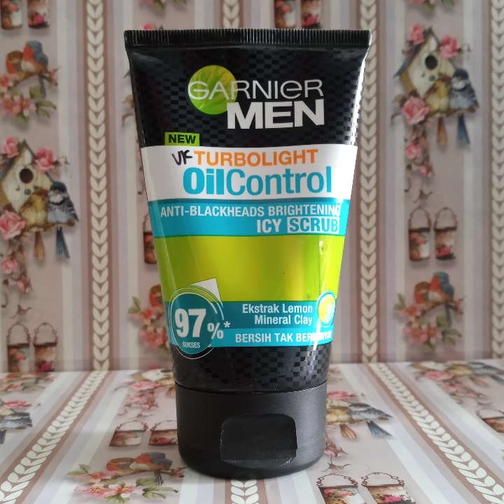 Garnier Men TL Oil Control Icy Scrub