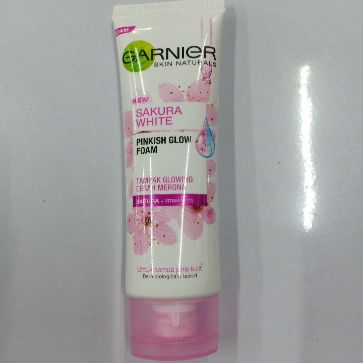 Garnier Sakura White Pinkish Glow Foam