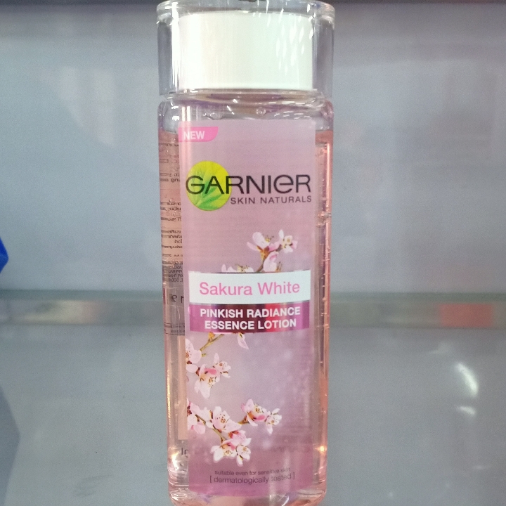 Garnier Sakura White Pinkish Radience Essence Lotion