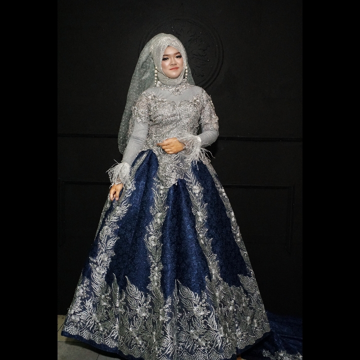 Gaun Pengantin Navy