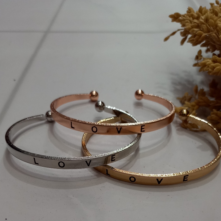 Gelang Titanium Wanita