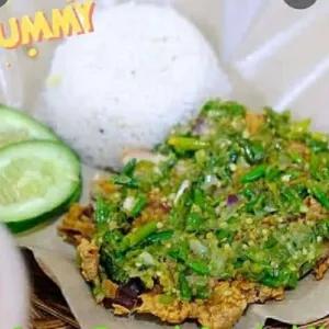 Geprek gebyur sambal ijo nasi