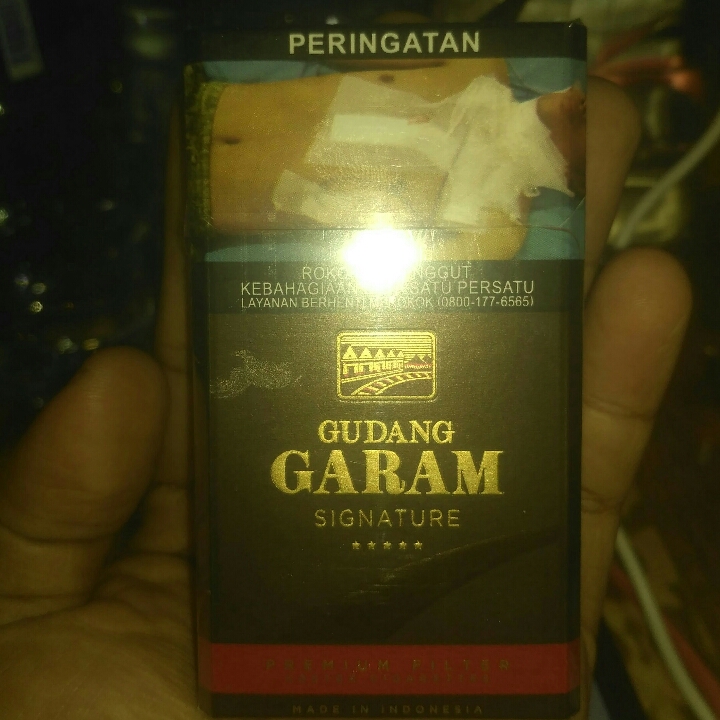 Gudang Garam Signature Isi 12