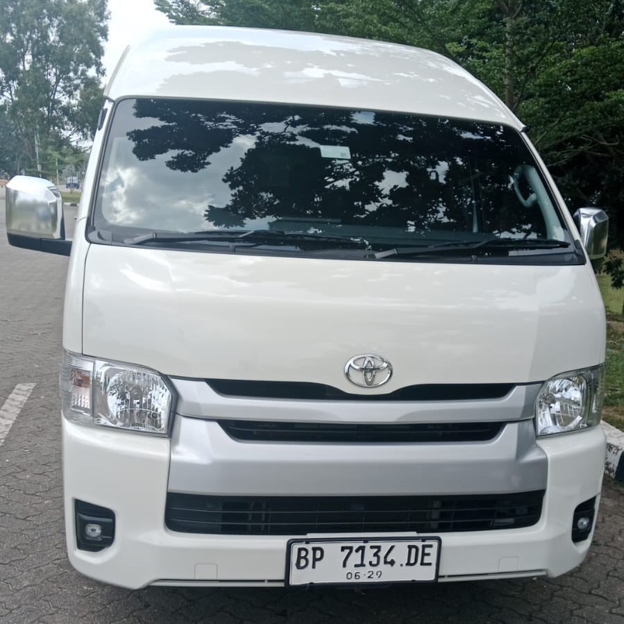 HIACE COMMUTER 3