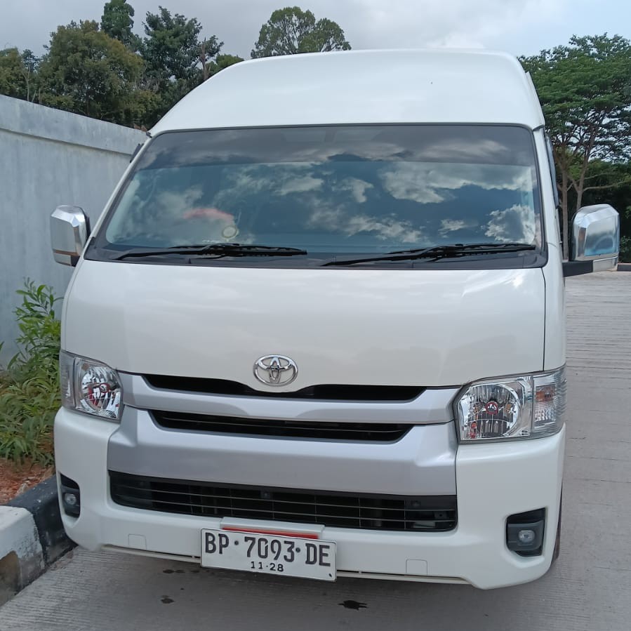 HIACE COMMUTER 4