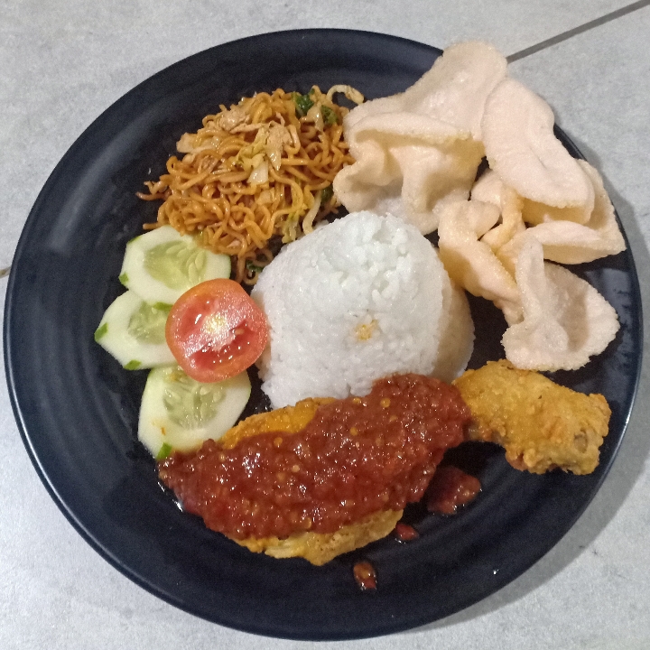 Hemat Ayam Geprek Sambal Terasi