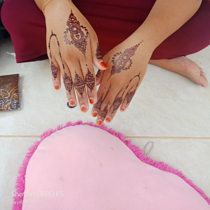 Henna Painting Simple