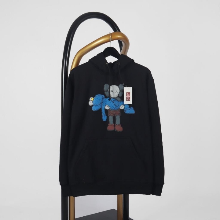 Hoodie Uniqlo KAWS 3