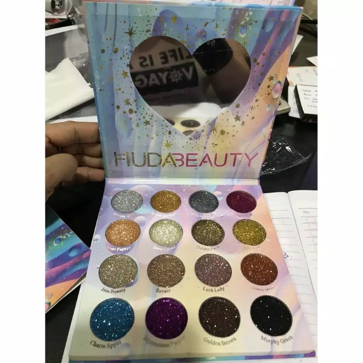 Huda beauty my heart eyeshadow 