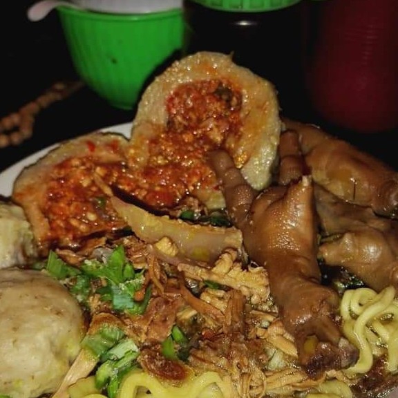 INDOMIE AYAM KOMPLIT 