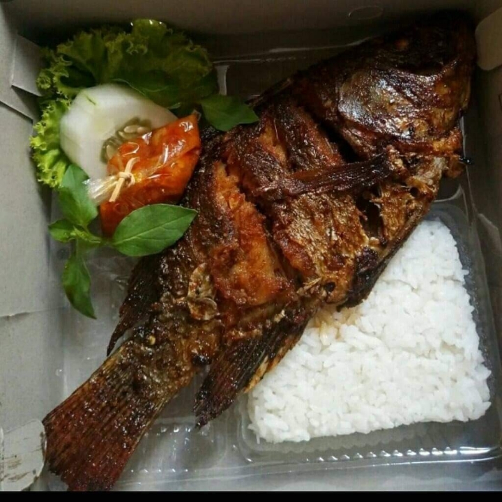 Nasi Ikan Goreng Bakar