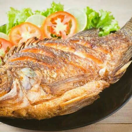 Ikan Goreng Lalapan Besar