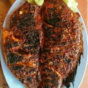 Ikan Gurame Bakar Nasi Es Teh Manis