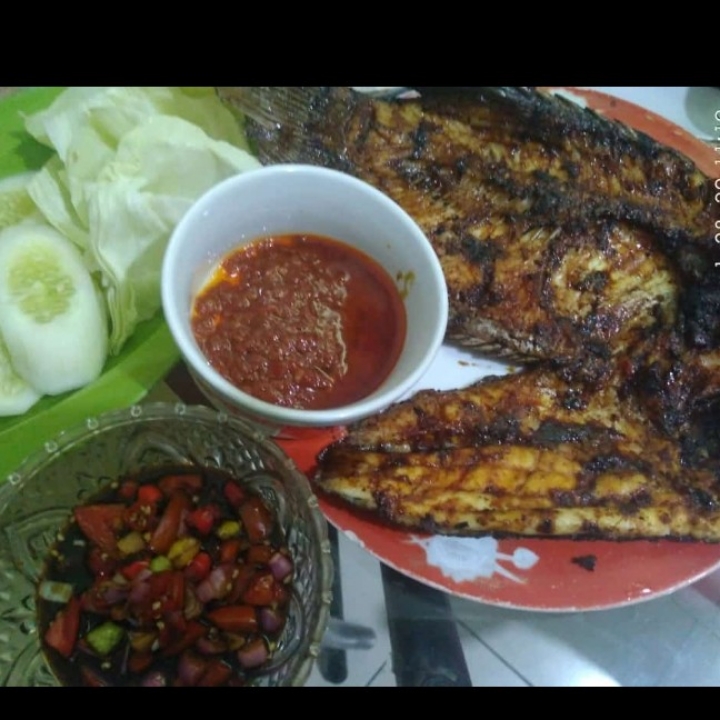 Ikan Gurameh Bakar